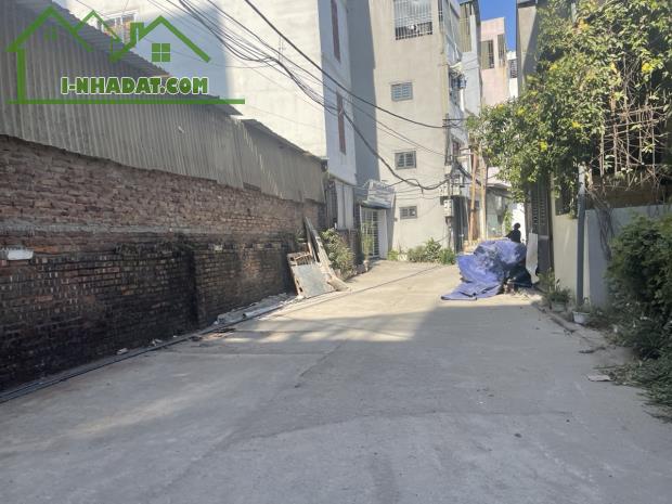 Bán 47,7m đất tổ 5 Thạch Bàn gần chợ, trường, ô tô 4 chỗ vào nhà, siêu hiếm giá chỉ 6,5 tỷ - 1