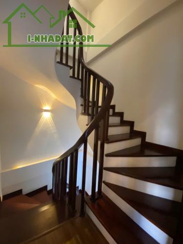 Bán nhà Ngọc Lâm,Long Biên 5 tầng,36m,mr4.6m oto đỗ gần,lô góc nhỉnh 7 tỷ