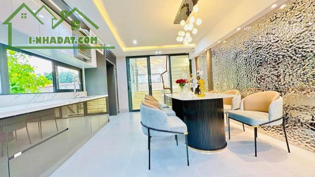 NHÀ PHỐ 5 TẦNG - 105M2 - ĐƯỜNG LỚN VỪA Ở VỪA KINH DOANH - TẶNG HẾT NỘI THẤT HIỆN ĐẠI - 3