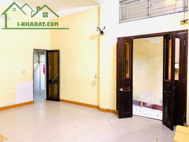 @@@ Bán nhà Cầu Giấy- NHÀ CŨ- GIÁ ĐẤT 62M2, 3 tầng, MT rộng, QUÁ RẺ!