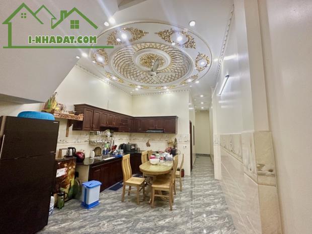 Bán Nhà 92m² , Tăng Nhơn Phú A - Chỉ 4 Tỷ hem xe hơi,  sổ riêng hoàn công đủ
full tiện - 2