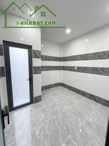 Nhà mới 2 lầu 40m2 nở hậu L Ưu Long P11Q8