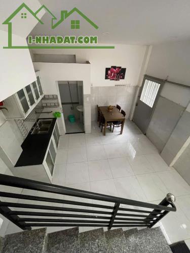 Nhà ở liền, cạnh Trường Đại Học Văn Hiến Âu Cơ, 4 tỷ - 3