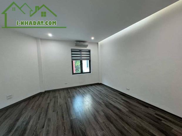 BÁN NHÀ THẠCH BÀN,Ô TÔ ĐỖ CỬA,VÀO NHÀ,67m2 ,Giá 8,3 Tỷ - 1