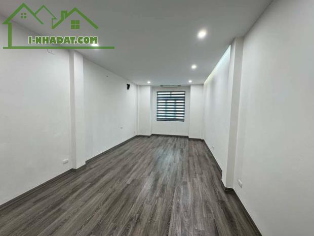 BÁN NHÀ THẠCH BÀN,Ô TÔ ĐỖ CỬA,VÀO NHÀ,67m2 ,Giá 8,3 Tỷ - 2