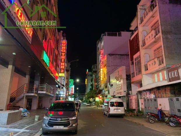 Nhà 3 lầu mặt tiền Trần Đại Nghĩa, TTTM Cái Khế, Cần Thơ - 26 tỷ - 2