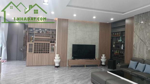 BÁN NHÀ ĐẸP NẠI NAM 8 - 8 TẦNG THANG MÁY - 190M² - DOANH THU 200TR/THÁNG - GIÁ CHỈ HƠN 30