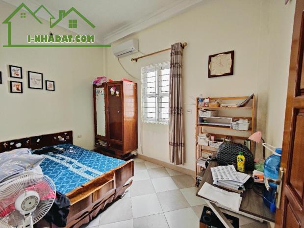 Bán nhà Khương Đình, ngõ thông kinh doanh, gần phố, 43m2, 4 tầng, nội thất gỗ, nhỉnh 7 tỷ