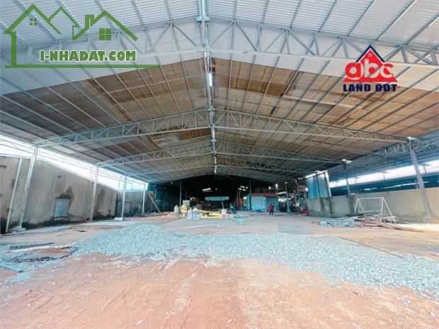 XT388 cho thuê nhà xưởng DT 4500m2 giao thông thuận lợi với vị trí xưởng 2 mặt tiền