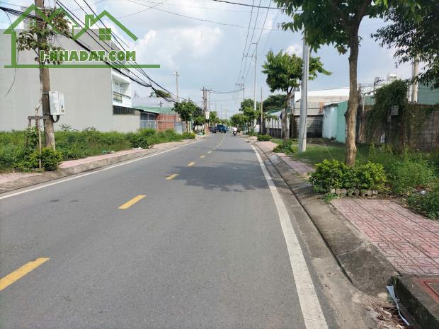 Bán nhà mặt phố Tân Hiệp, hơn 600m2, gần QL 22, giá 10 tỷ + x tỷ - 1