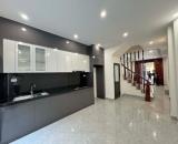 BÁN NHÀ THẠCH BÀN,Ô TÔ ĐỖ CỬA,VÀO NHÀ,67m2 ,Giá 8,3 Tỷ