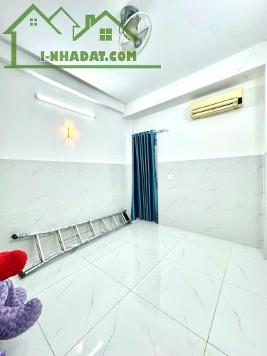 NHÀ ĐẸP Ở NGAY 70 M2 - 5 PN - SHR - NHỈNH 7 Tỷ - Lê Văn Việt, P Hiệp Phú TP Thủ Đức - 2