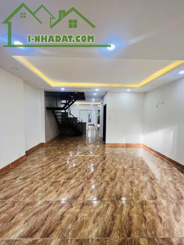 Hiếm!Khu VIP P.2 ! Biệt thự 2 tầng đường Hậu Giang,150m2, 4PN,nở hậu.Pháp lý chuẩn.