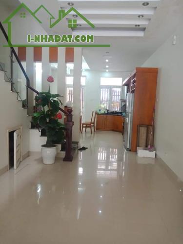 Trịnh Văn Bô, nhà 5 tầng 3 ngủ, ô tô gần, giá 3.95 tỷ
