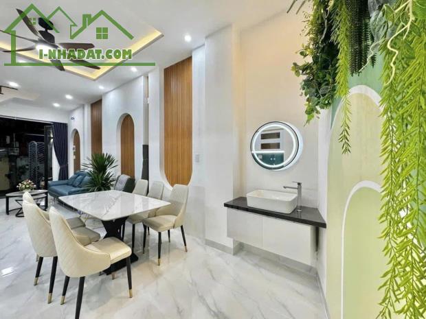 🏘 Nhà 4 Tầng Kiệt ÔTÔ Trưng Nữ Vương - Hải Châu. 🍄 Diện tích: 50m2(4x11) vuông vức. 🍄 - 4