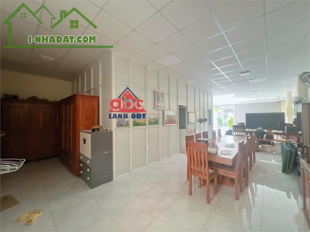 NP995 nhà phố ngang 8m, vị trí thuận lợi kinh doanh showroom đồ gỗ nội thất - 3