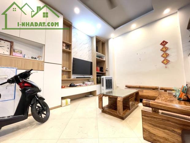 Bán nhà Ngọc Thụy, ô tô tránh, full nội thất – 61m2, 4 tầng, 14.5m – Chào 9.2 tỷ. - 4