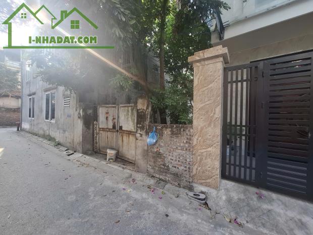 Bán lô đất 58m x 4,2m tại ngõ 405 Ngọc Thụy. Đường oto tải thông. Giá chỉ 3t9 có TL - 2