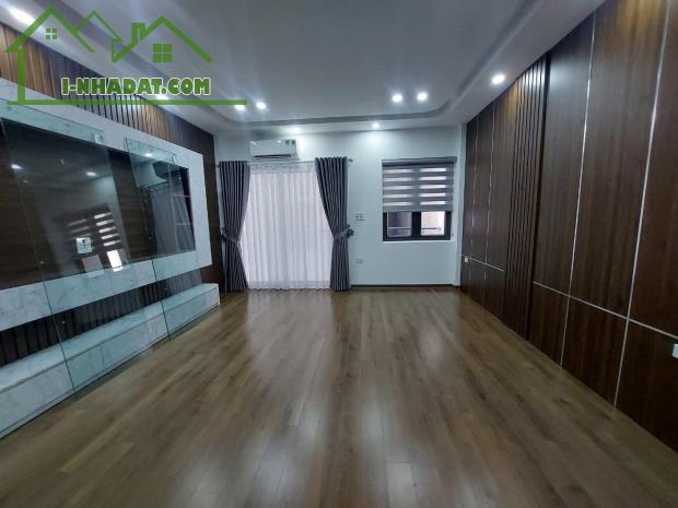 Bán Nhà Ngõ 12 Phố Bồ Đề, Long Biên, 40m2, 6 Tầng, Thang Máy, Full Nội Thất, Giá 8 Tỷ hơn - 2