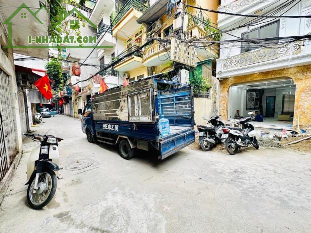 BÁN GẤP NHÀ NGUYỄN NGỌC VŨ-CẦU GIẤY-102M2 x 4T - MT 4.2M - 23.8 TỶ - ĐƯỜNG Ô TÔ TRÁNH - - 4