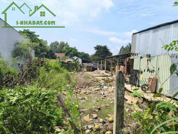 Tôi cần bán nhanh lô thổ cư ấp Bình Tiền 1 - xã Đức Hòa Hạ. DT: 110m2/550tr, sổ hồng riêng
