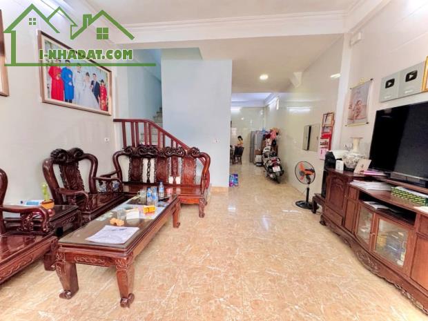 NHÀ 50M2*5T TRƯƠNG ĐỊNH, NGÕ BA GÁC TRÁNH NHAU, YÊN TĨNH