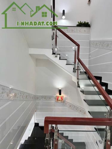 Nhà Bán Đ. Nguyễn Nhữ Lãm - 90m2 - 3 Tầng -Sầm Uất - XE Hơi Đổ Cửa - Trung Tâm Tân Phú - 2