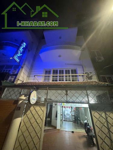 BÁN NHÀ -PHỐ LINH LANG-QUÂN BA ĐÌNH-DT100M2-MT6,2M-3 TẦNG 
KHU VỰC PHÂN LÔ OTO VÀO NHÀ - 1
