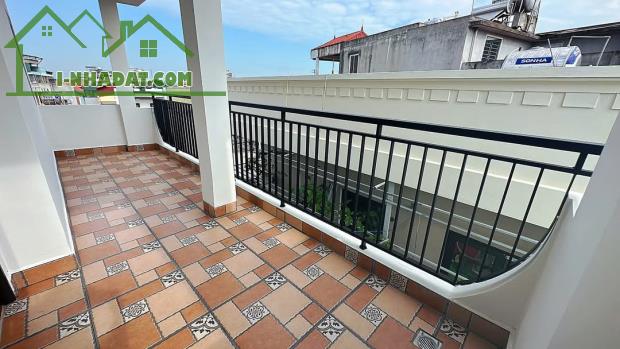 Tư Đình Bát Khối 30m2 x 5T full nội thất, 10m oto tránh, tiện ích bạt ngàn. 6,25tỷ.