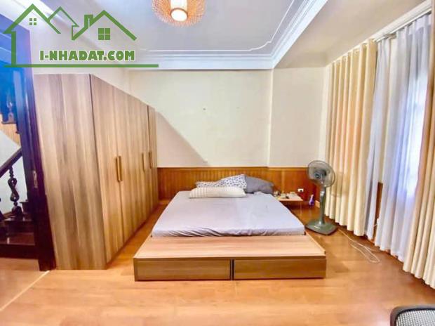 Vị TRÍ VIP SIÊU ĐẸP - NHÀ XÂY MỚI - Ô TÔ THÔNG, ĐỖ CỬA BAY NHANH - 3