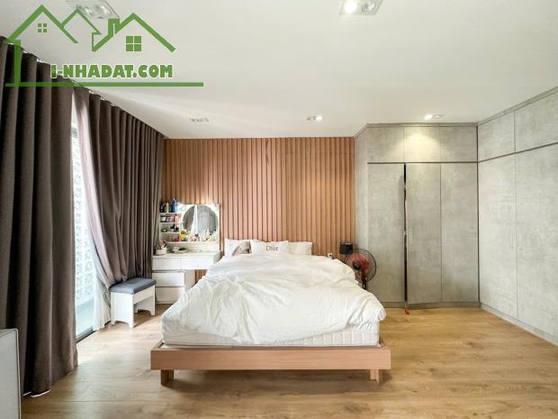 SAU LƯNG MẶT TIỀN LÊ VĂN DUYỆT - GIÁP Q1 - HXT 1 TRỤC - 62M2 - 5 TẦNG 5PN - CHỈ 9.x TỶ TL. - 3