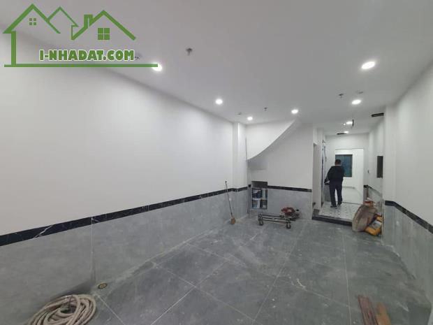 TÒA CHDV 11 PHÒNG DÒNG TIỀN 50TR/THÁNG PHỐ TRẠM 59M2 x 6T. FULL NỘI THẤT. 12,6TỶ - 2