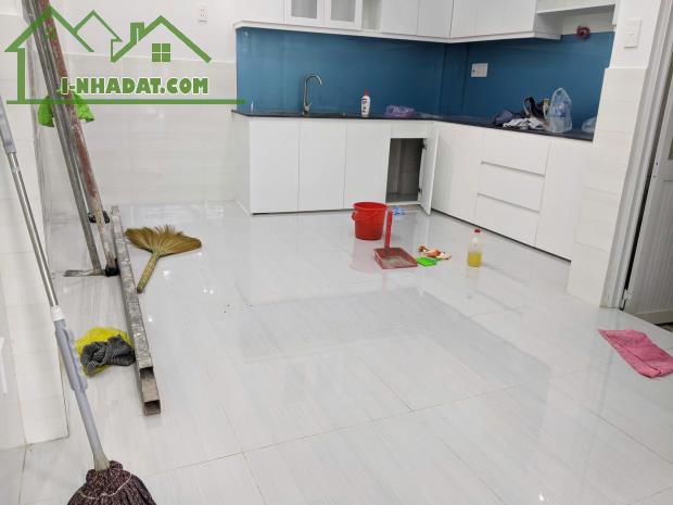 Nhà mới Thoại Ngọc Hầu hẻm xe hơi thông cửa 4 tầng 4 phòng ngủ 43m2 5 tỷ thương lượng - 1