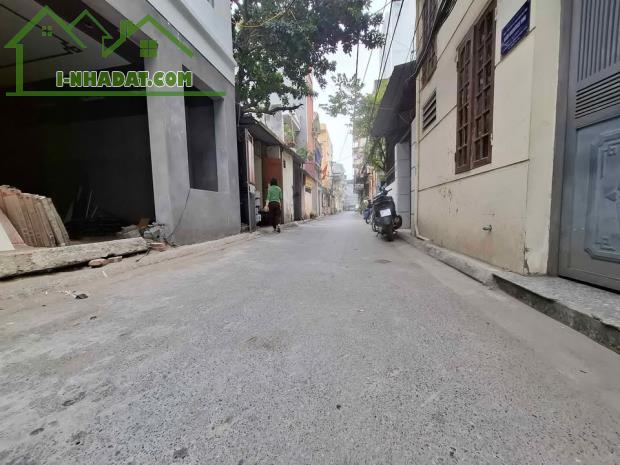 Bán đất Ngọc Thuỵ 46m x 4,2, Lô Góc oto 7c trong đất, vuông vắn không lỗi hơn 6 tỷ có TL.