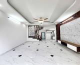 VIP Trung tâm Thanh Trì 50m, 5 tầng thang máy, gần chợ, 7 chỗ qua nhà, giá hơn 8 tỷ