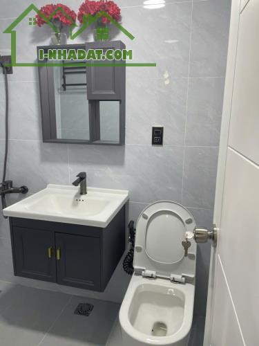 Chính chủ cần bán chung cư Hoàng Kim Thế Gia 82m 3PN 2WC Sổ hồng rồi