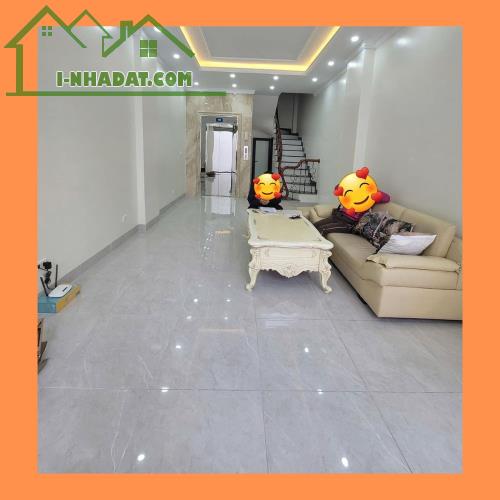 * Nhà Nguyễn Văn Cừ - Ngõ ô tô - Cách cầu Chương Dương 850m - 45m2*6T*4m, thang máy