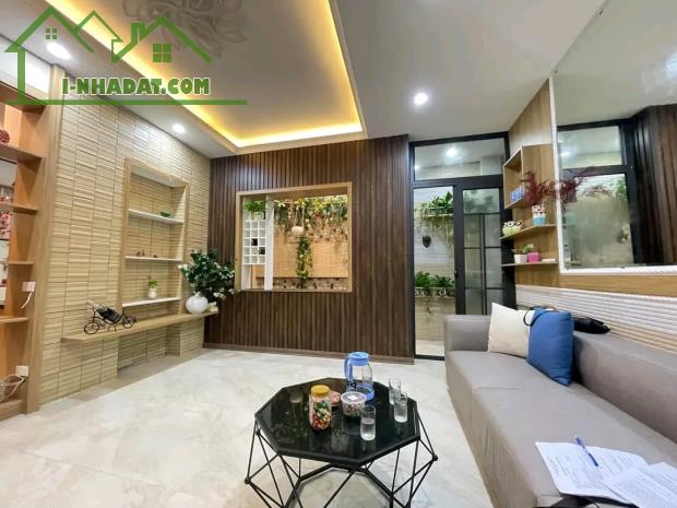 * Kịch độc! Nhà Nguyễn Văn Cừ cực đẹp - 650m tới cầu Chương Dương - 58m2*4T*7m, 4 ngủ - 2