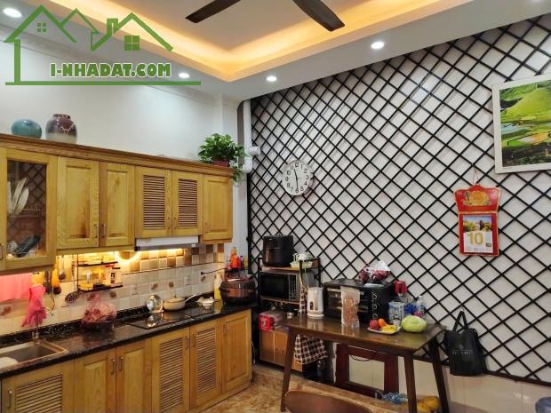 BÁN NHÀ THỊNH HÀO, 50M2 6T 9,6 TỶ, NGÕ THÔNG 3 GÁC, 69M RA PHỐ, OTO ĐỖ GẦN, AN SINH VIP