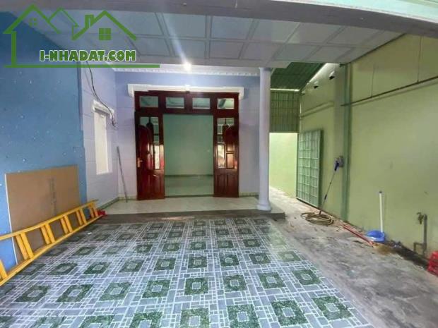 Bán đất tặng nhà Tân Hải Phú Mỹ vũng tàu hẻm ôtô DT: 100m2 giá 1 ty 450 triệu