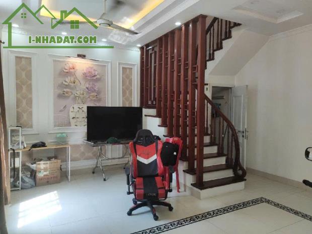 PHỐ TRẠM, NHÀ ĐẸP, FULL NỘI THẤT Ở NGAY, 3 THOÁNG VĨNH VIỄN, 40m2, 4 TẦNG, MẶT TIỀN 7.5M,