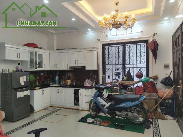 PHỐ TRẠM, NHÀ ĐẸP, FULL NỘI THẤT Ở NGAY, 3 THOÁNG VĨNH VIỄN, 40m2, 4 TẦNG, MẶT TIỀN 7.5M, - 2