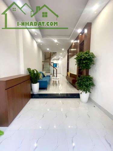 MỸ ĐÌNH -NGÕ THÔNG - Ô TÔ ĐỖ CỔNG -2 THOÁNG - GẦN PHỐ - TRƯỚC NHÀ RỘNG 3M THOÁNG VĨNH VIỄN