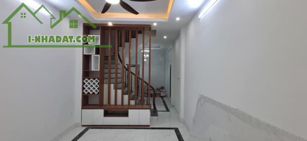 Bán nhà 162  sổ vuông A4, Kinh doanh. Khương Đình, Thanh Xuân. DT: 41m. Giá: 9.5 tỷ - 3