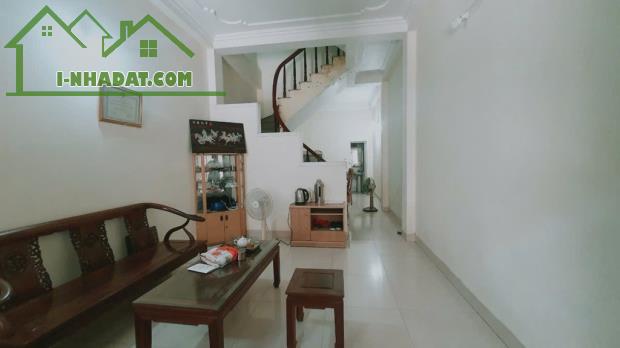 Bán nhà Cầu Cốc 56,6m2 x 3T chỉ 5,95 tỷ, ô tô, vài bước ra phố 0855278658