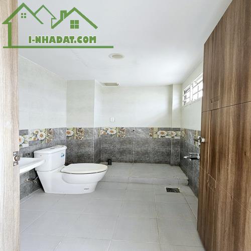 Bán nhà hẻm ô tô thông đường Đặng Văn Bi, Quận Thủ Đức _ 2 tầng 4 pn 3 wc _ Chỉ có 5 ty--- - 2