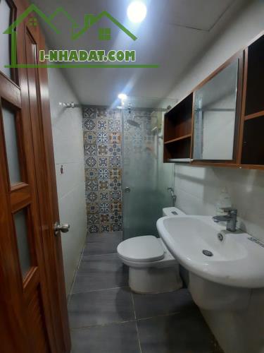 Cần cho thuê chung cư Bàu Cát 2 Thang bộ 54m 2PN 1WC giá 7tr5