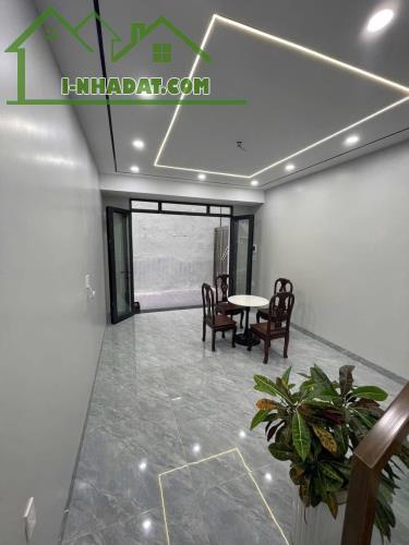 Kẹt tiền cần bán nhà Cách Mạng Tháng 8 P11 Quận 3  ,DT 60m2 Giá 3,2 Lh @932861530 Vân - 1