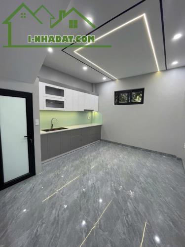 Kẹt tiền cần bán nhà Cách Mạng Tháng 8 P11 Quận 3  ,DT 60m2 Giá 3,2 Lh @932861530 Vân - 2