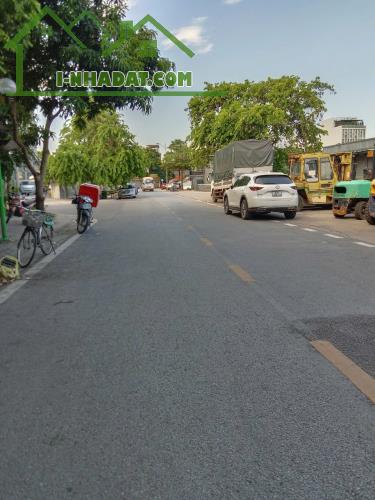 Tái định cư Giang Biên, lô góc, đường 17m, đường 13m, 95m2, 14.1 tỷ 0976285499